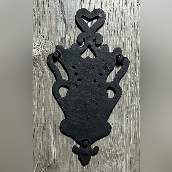 Vintage Wilton Cast Iron Trivet With Hearts and Sunburst Design Black 6” EUC - Picture 3 of 7
